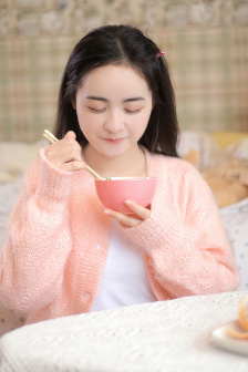 初中女生尿裤子